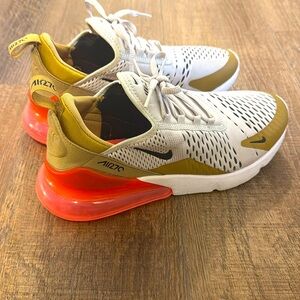 Nike air270. Almost brand new. Womens size 8.5.